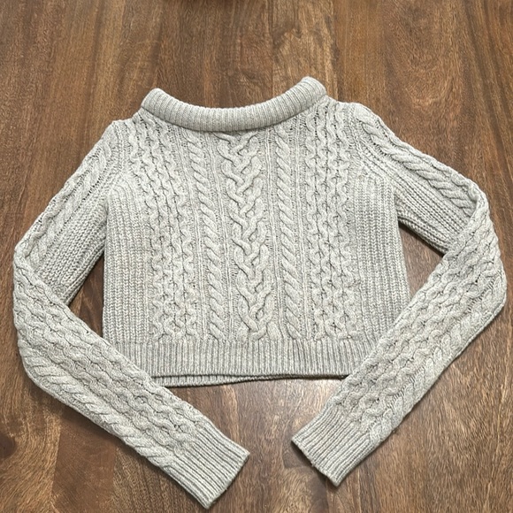 Club Monaco Sweaters - CLUB MONACO cropped cable knit sweater